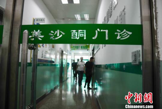 有數(shù)據(jù)顯示，十年來，山西省司法行政戒毒系統(tǒng)累計收治戒毒人員總數(shù)6萬余人。截至目前，在冊強制隔離戒毒人員、自愿戒毒人員、戒毒康復人員、美沙酮維持治療人員共1.2萬余人?！⊥踅ㄜ?攝