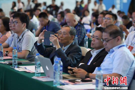 研討會(huì)現(xiàn)場圖?！■暮陚?攝