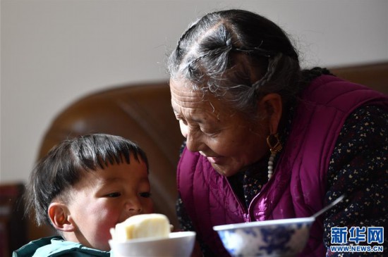 (新春走基層)(7)我們將在低海拔新居過年——極高海拔地區(qū)群眾生態(tài)搬遷安置點(diǎn)見聞