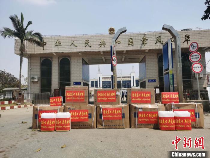 圖為隴川縣捐贈(zèng)的物資 陸成棟 攝 圖為隴川縣捐贈(zèng)的物資 陸成棟 攝