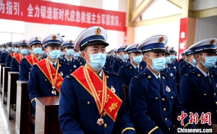 授銜表彰儀式現(xiàn)場?！⒅铱?攝