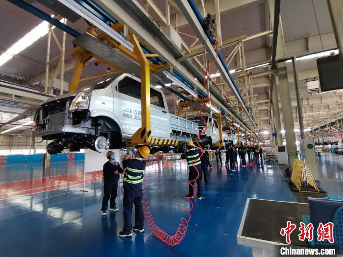4月初，成功汽車全面復(fù)工復(fù)產(chǎn)。尤其是隨著疫情得到控制，該公司的生產(chǎn)力度也不斷加大?！「唢w 攝