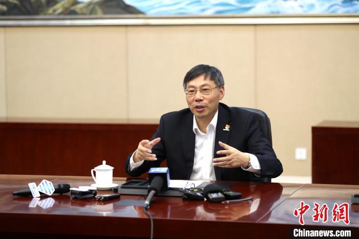 近日，全國(guó)人大代表、浪潮集團(tuán)董事長(zhǎng)兼CEO孫丕恕接受媒體采訪。浪潮集圖供圖