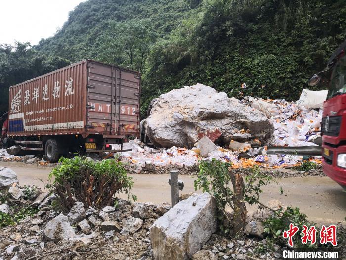 事故現(xiàn)場。　黃鵬 攝