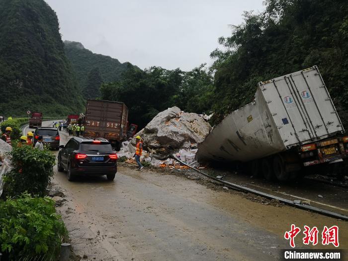 事故現(xiàn)場?！↑S鵬 攝