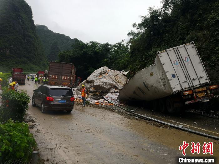 事故現(xiàn)場。　黃鵬 攝