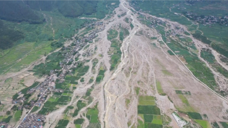 ▲圖為涼山冕寧山洪現(xiàn)場，來源：四川消防。