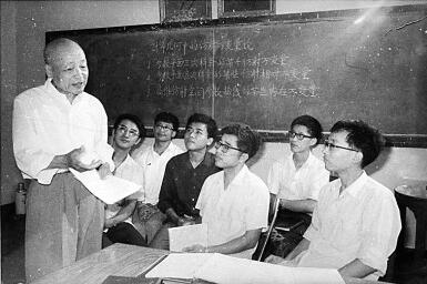 舍我其誰報國志，碧血丹心愛國情