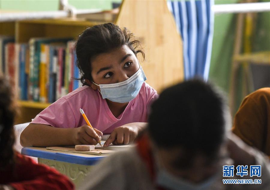 （新華全媒頭條·圖文互動）（13）旗引天山南北　譜寫發(fā)展新篇——以習近平同志為核心的黨中央關心新疆工作紀實