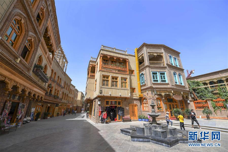 （新華全媒頭條·圖文互動）（10）旗引天山南北　譜寫發(fā)展新篇——以習近平同志為核心的黨中央關心新疆工作紀實 