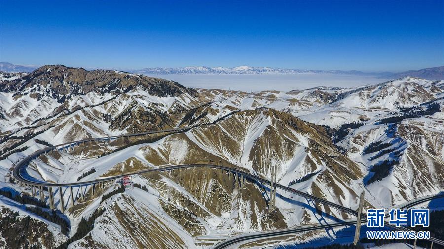 （新華全媒頭條·圖文互動）（1）旗引天山南北　譜寫發(fā)展新篇——以習近平同志為核心的黨中央關心新疆工作紀實