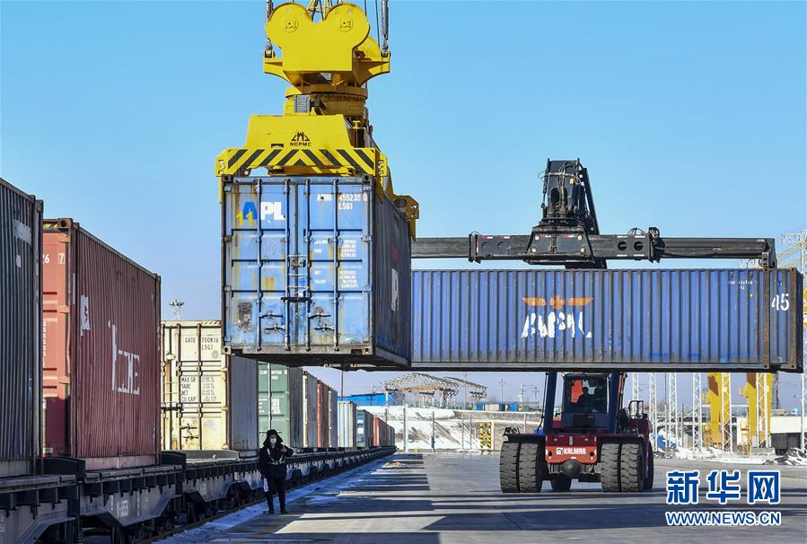 （新華全媒頭條·圖文互動）（14）旗引天山南北　譜寫發(fā)展新篇——以習近平同志為核心的黨中央關心新疆工作紀實