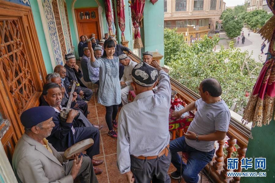 （新華全媒頭條·圖文互動）（2）旗引天山南北　譜寫發(fā)展新篇——以習近平同志為核心的黨中央關心新疆工作紀實