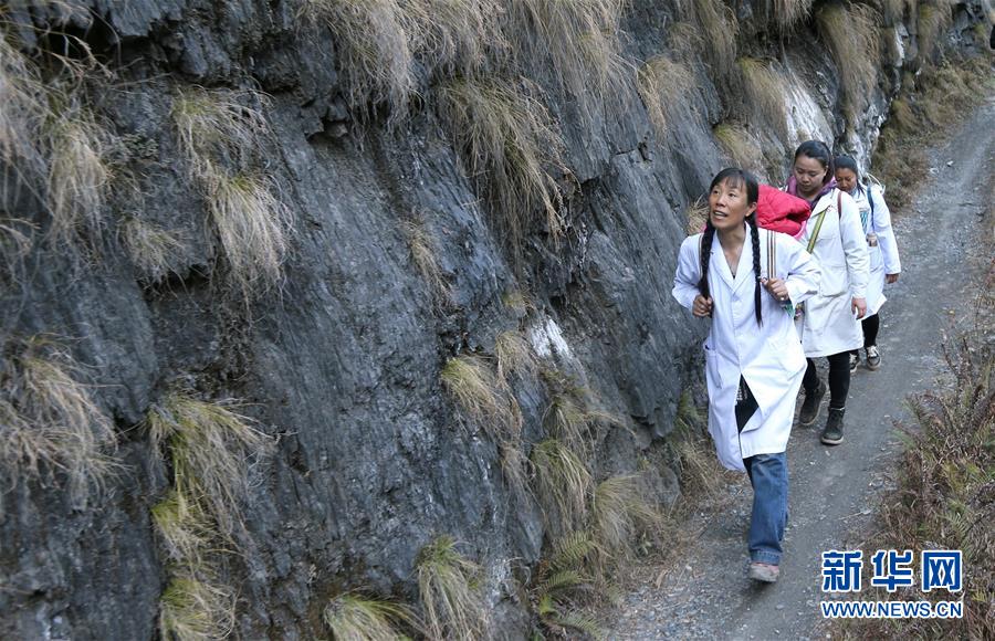 (新華全媒頭條·圖文互動(dòng))(11)偉大旗幟引領(lǐng)歷史巨變——習(xí)近平新時(shí)代中國特色社會(huì)主義思想指引“十三五”經(jīng)濟(jì)社會(huì)發(fā)展述評