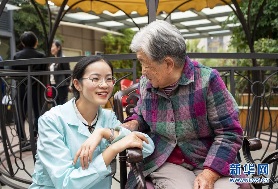 (新華全媒頭條·五中全會精神在基層·圖文互動(dòng))(3)奮發(fā)新青年 逐夢新征程——各地青年學(xué)習(xí)貫徹落實(shí)五中全會精神觀察